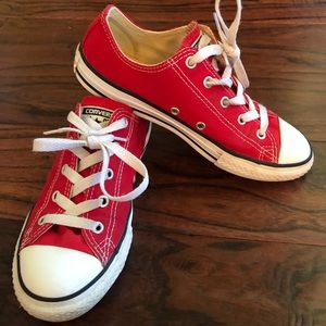 Converse tennis shoes